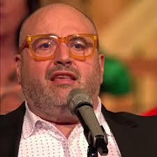 Cipolwg o berfformiad Wynne Evans & Lleisiau'r Cwm o Yma o Hyd fydd ar  Noson Lawen Sir Gar nos Sadwrn yma! 😆