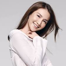 Melissa Tong's Instagram, Twitter & Facebook