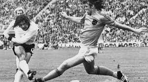 Indigestion, heartburn, acid reflux, gerd. Der Bomber Der Nation Gerd Muller Wird 70 Jahre Alt Dfb Deutscher Fussball Bund E V