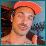 Yolo Family (@yolo_family) no Meadd: “ ✖Tu tienes el honor de estar  invitado a esta sensual familia, de los creadores de 'Mi novio es un  ornitorrinco' & 'Mi mamá es más se...“