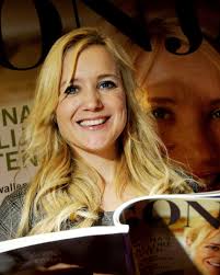 Sonja Bakker verkoopt vakantiehuizen in De Schoorlse Duinen