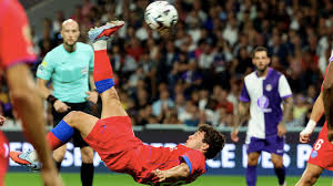 Two overhead kicks and four pens as PSG beat Toulouse