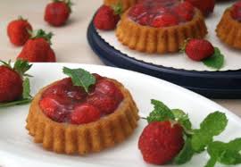 Sommergenuss Vegane Erdbeertortchen Schurzentragerin Rezept Erdbeertortchen Lebensmittel Essen Torten