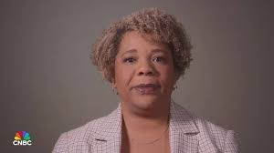 Ramona Hood's Instagram, Twitter & Facebook