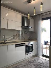 Genelde mutfakların küçük olması hepimizin problemlerinden biri. Kucuk Mutfaginizi Nasil Daha Kullanisli Hale Getirebilirsiniz Ev Gezmesi