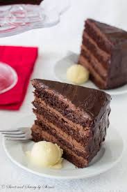 For Serious Chocolate Lovers This Decadent Chocolate Cake With Chocolate Mousse Filling Is The Thing To Recette Dessert Gateaux Et Desserts Delicieux Desserts