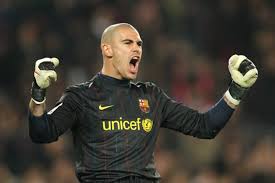 In der anfangsphase hatten david neres und richarlison noch zwei ordentliche abschlüsse für die hausherren, auf der anderen seite verpasste salomón rondón nur knapp. Ex Barca Keeper Abflug Von Der Insel Victor Valdes Plaudert Spanien Ruckkehr Aus