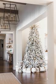 You can add to this pastel pink and rose gold decoration either a touch of gold or a touch of silver. Elegant White Christmas Decor Ideas Curls And Cashmere