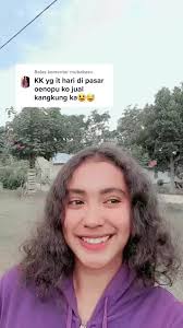 Balas @mubakasu Iya betul sekalih Kaka yang jualan Sayur di Pasar Oenopu  👌😊