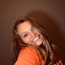 Averi Saunders's Instagram, Twitter & Facebook