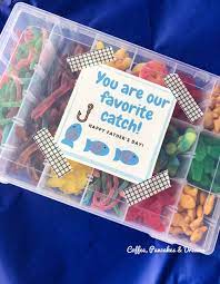 From delicious brownies to fashionable ties and personalized flasks, there's something here for every dad. Diy Happy Father S Day Fishing Lures Small Slider Gift Box For Six Mini Candy Bars Paper Party Supplies Party Favors Games