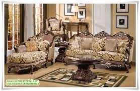 Sofa ini cocok untuk ruang tamu mungil karena tak banyak memakan tempat. Inspirasi Populer 32 Sofa Ruang Tamu Terkini