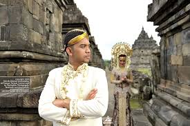 Pantai klayar berada di desa kalak, kecamatan donorejo, kabupaten pacitan , provinsi jawa timur. Foto Prewedding Adat Jawa Minang Klasik Di Candi Plaosan 9 Jpg 1 000 665 Piksel Klasik