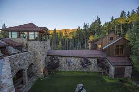 Oprah Just Bought A 14 Million Mansion In Colorado Oprahs House Celebrity Houses House Design Photos