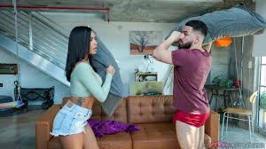 Galleria di immagini The Awkward Pillow Fight porno 🌶️ - PornHat