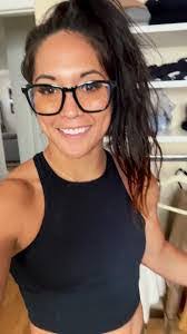 Heather Kieffer's Instagram, Twitter & Facebook