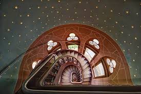 Am fuße des drachenfelsens liegt unser tourismusbüro, im gebäude der talstation der drachenfelsbahn, die. Schloss Drachenburg Wikipedia