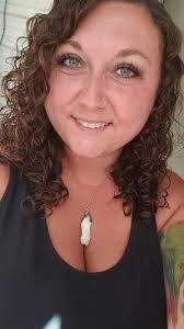 Who can do mermaid hair with curls and vivids?