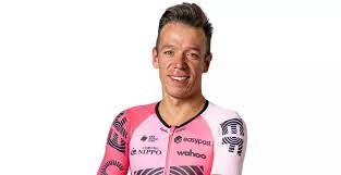 Rigoberto Urán luce indumentaria del EF Education 2023
