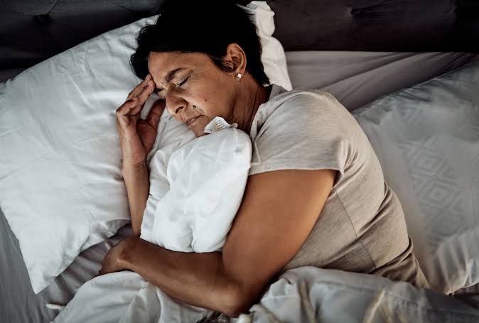 O que dormir mal pode causar na terceira idade? - MedSênior
