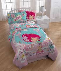 Add a bit of fun to your child's room with this strawberry shortcake toddler bedding set. Jay Franco And Sons 16653340 Strawberry Shortcake Twin Comforter Simply Sweet Bedding Walmart Com Walmart Com