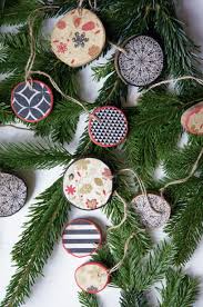 Weihnachtsschmuck Aus Holzscheiben Basteln Weihnachten Baumschmuck Baumschmuck Weihnachtsbaumschmuck Basteln