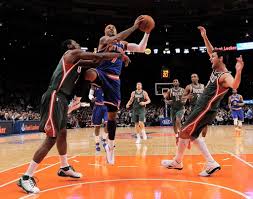 Amar'e stoudemire and samuel dalembert, the knicks' other two starting big. Anthony Makes Knicks Debut With 27 Points And A Win The New York Times