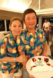 Vợ hiện tại của diễn viên kinh quốc tên lâm thu trà, bằng tuổi anh, kinh doanh bất động sản và du lịch. 6erwkfyghadtzm