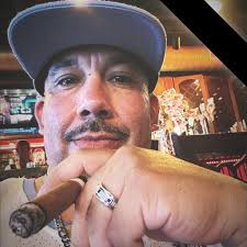 Is it allowed to drive with the right door open?