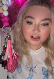 Anna 🌷 (@anna.bondss)