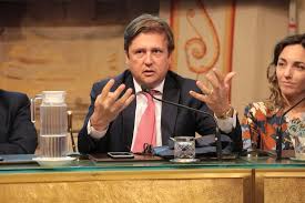 He won his seat in parliament by 0.19% of the vote, here at rome. Ecco Come Sileri Stronca Guerra E I Burocrati Del Ministero Della Salute Startmag
