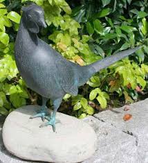 Hey, heute morgen war ein fasan bei uns im garten und hat irgendwas gepickt und aufeinmal war er weg. Tierfigur Fasan Stehend Patinierte Kupferfigur Gartenleuchten De