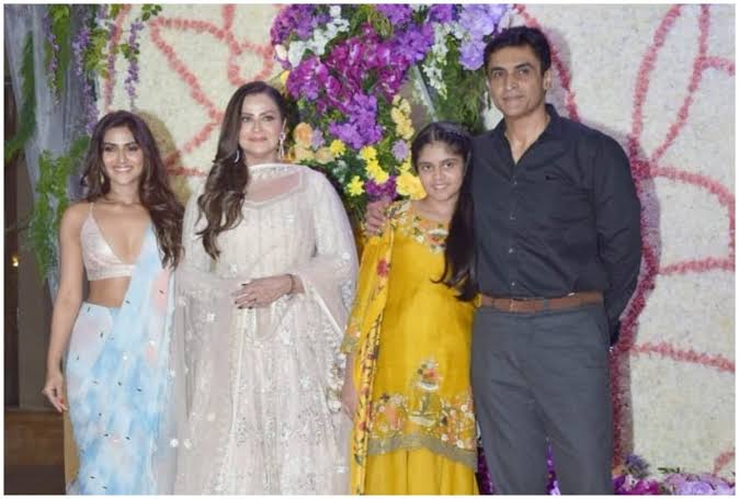 Sooraj Barjatya Son Wedding Reception Mohnish Bahl Daughter Pranutan Bahl Spotted In Bold Look - Entertainment News: Amar Ujala - सूरज बड़जात्या के बेटे के रिसेप्शन में बोल्ड लुक में नजर आईं