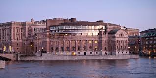 Vi vill helt enkelt minska avståndet mellan politiken och väljarna, det behövs mer tilltro till partipolitiken, inte mer. Tillganglighetsgranskning Av Riksdagspartiernas Webbplatser Funka