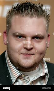 Der Schauspieler Axel Stein am Mittwoch, 30. Maerz, 2005 in Essen vor der  Premiere des Filmes "Barfuss" von Til Schweiger.(AP Photo/Michael Sohn) ---  German actor Axel Stein prior to the premiere of
