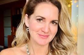 Unbelievable': Oncologist questions claims of 'doctor' lauded by Elle  Macpherson