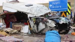 Kazada ilk belirlemelere göre 6 kişi öldü, 5 kişi yaralandı. Konya Da Katliam Gibi Kaza 6 Kisi Hayatini Kaybetti 3 Sayfa