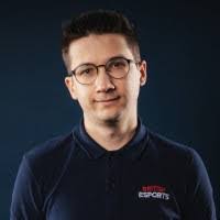 Elise Tapper's Instagram, Twitter & Facebook