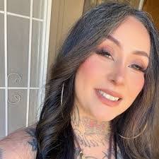 Debra Heine's Instagram, Twitter & Facebook