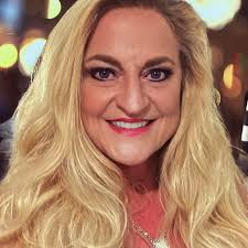 SCE currently reporting 4 power outages in Thousand Oaks/Newbury Park  affecting over 3,200 customers. Crews working to restore power. For updates  check https://www.sce.com/outage-center/check-outage-status#CITY