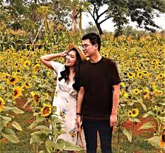 Rofi (23), pedagang bunga mawar mengaku lapaknya diburu pembeli sejak dua hingga tiga hari menjelang valentine. Tiga Objek Wisata Dengan Hamparan Bunga Matahari Di Tangerang Indonesia Traveler