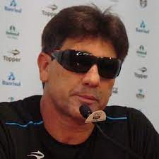 Renato gaúcho brezilya'den eski futbolcu sağ kanat son kulüp: Com Estilhaco De Vidro No Olho Renato Concede 1Âª Coletiva De Oculos No Gremio 25 02 2011 Uol Esporte