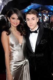 Selena gomez is revealing some very intimate details about her past relationship with justin bieber. Justin Bieber And Selena Gomez Just Released A Song Together Cine Parejas