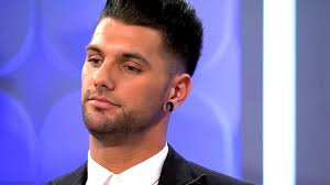 Albert, el último "viceverso" en desnudarse en la red