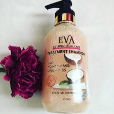 Shampo penumbuh rambut sendiri terbagi menjadi dua, yaitu scalp shampoo dan shampo ini bukan cuma mengurangi kerontokan rambut, tetapi juga melebatkan rambut. Shampu Santan Eva