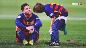 Он играет на позиции правый вингер. Lionel Messi Respect Moments Youtube