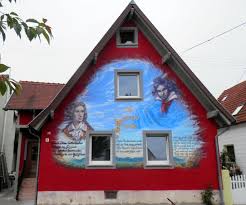 Die sonnenkuhle und der blick in die heide. Von Hella Umgesetzt Haus In Hochstadt Wird Zur Ode An Die Freude Und Bekenntnis Zu Europa Pfalz Express