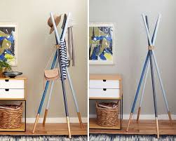 Cut wood to size, sand, and stain. 15 Diy Coat Rack Ideas That Are Easy And Fun Selbstgebauter Kleiderstander Haus Deko Garderobe Holz