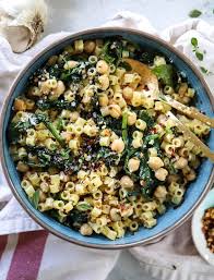 Pasta With Chickpeas Spicy Garlic Spinach Pasta With Chickpeas Recipe Pasta Dishes Healthy Dishes Chickpea Pasta