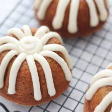 Combine cake mix, pudding, oil, water and. Easy Mini Carrot Bundt Cakes Recipe Video Gluesticks Blog